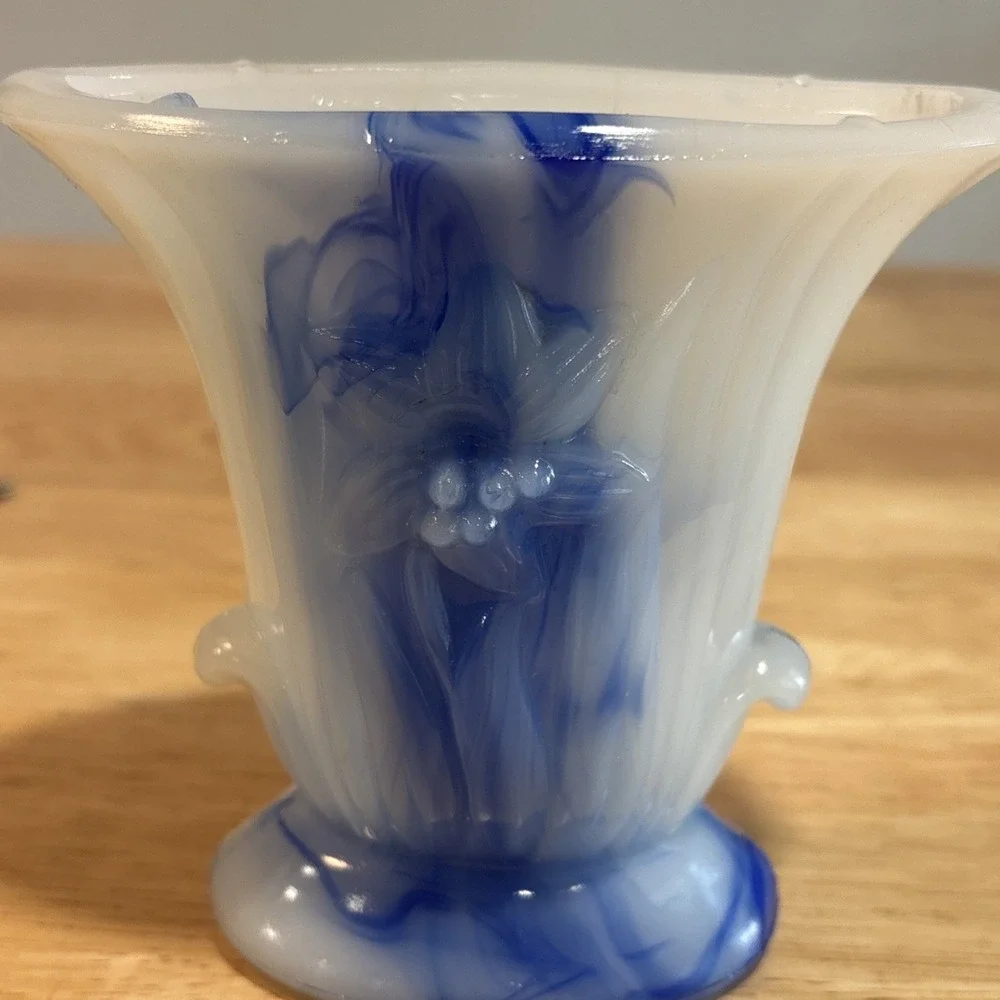 Vintage Akro Agate Slag Glass Lilly Vase 4 1/2